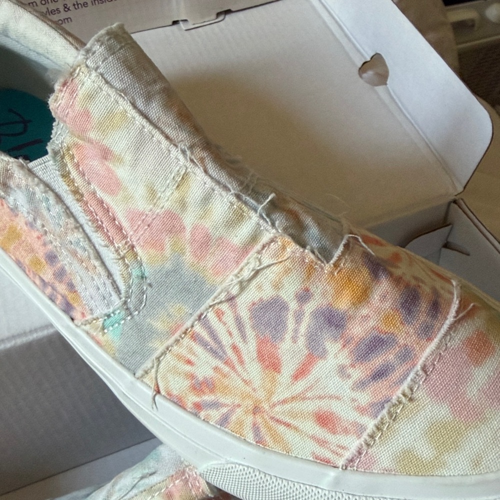 BLOWFISH Malibu Play Rainbow Tie Dye Canvas Slip On Sneakers NIB - Picture 4 of 6